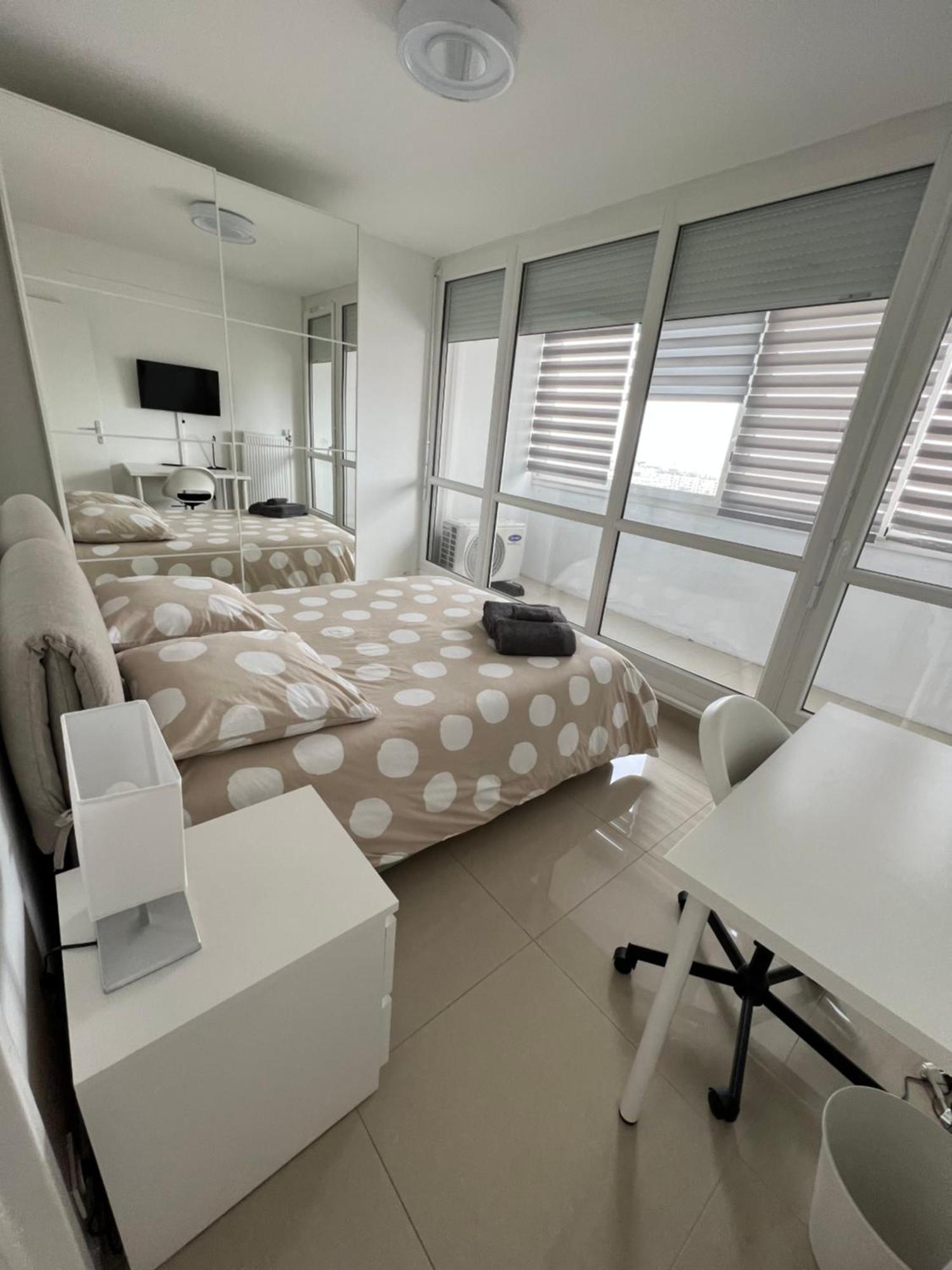 Apartamento Super 4 Pieces Refait A Neuf Villeurbanne Exterior foto