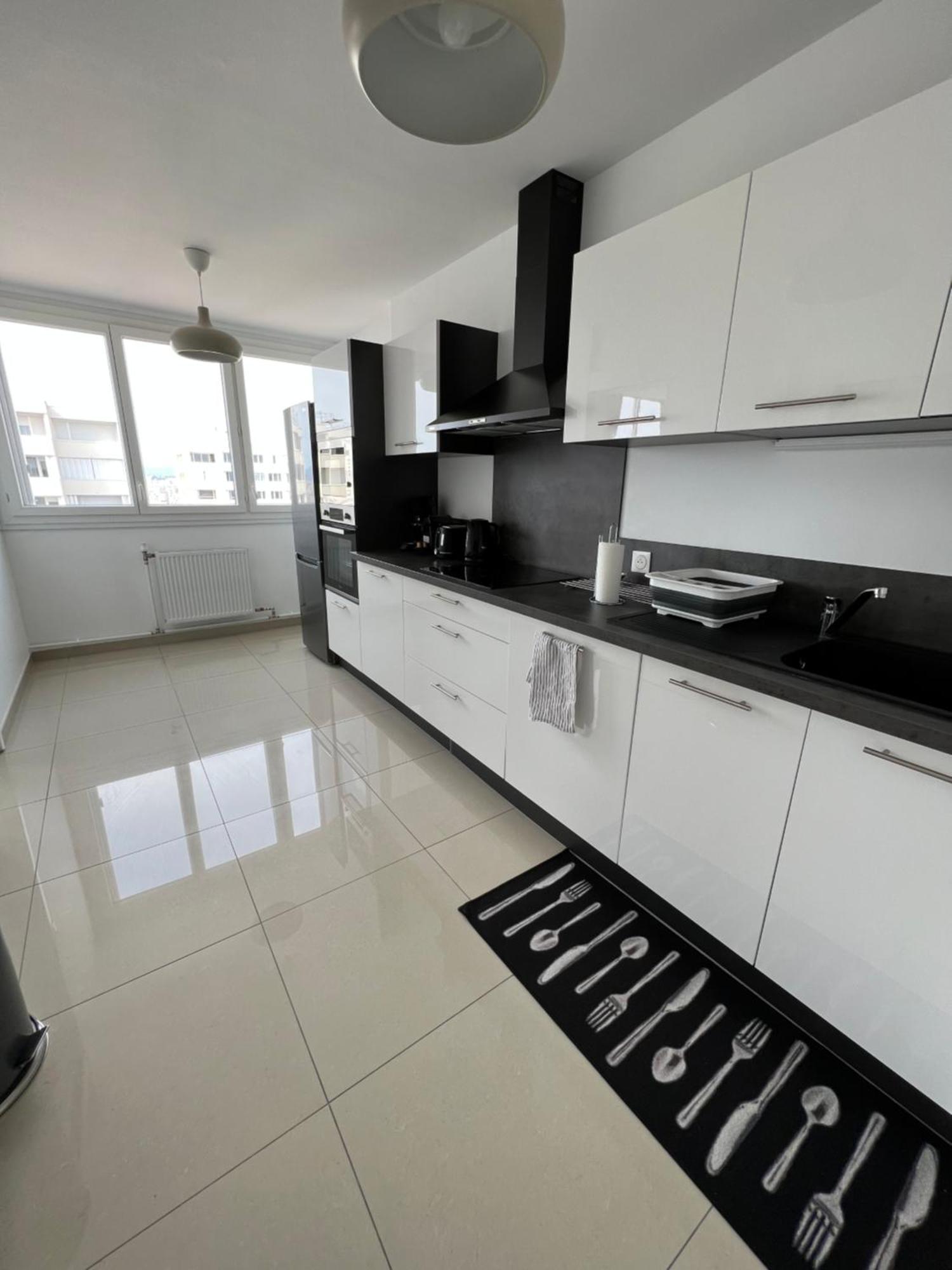 Apartamento Super 4 Pieces Refait A Neuf Villeurbanne Exterior foto