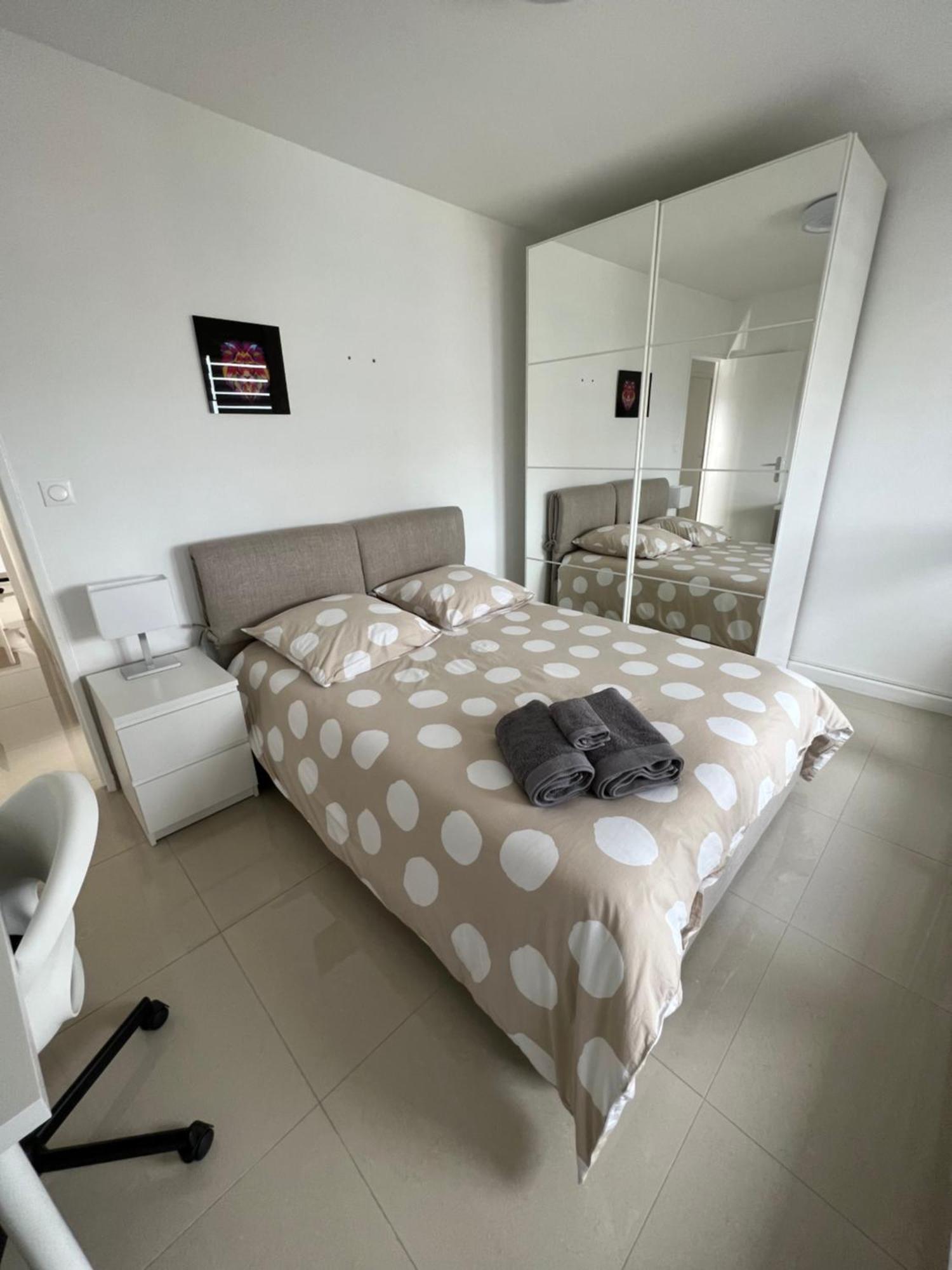 Apartamento Super 4 Pieces Refait A Neuf Villeurbanne Exterior foto